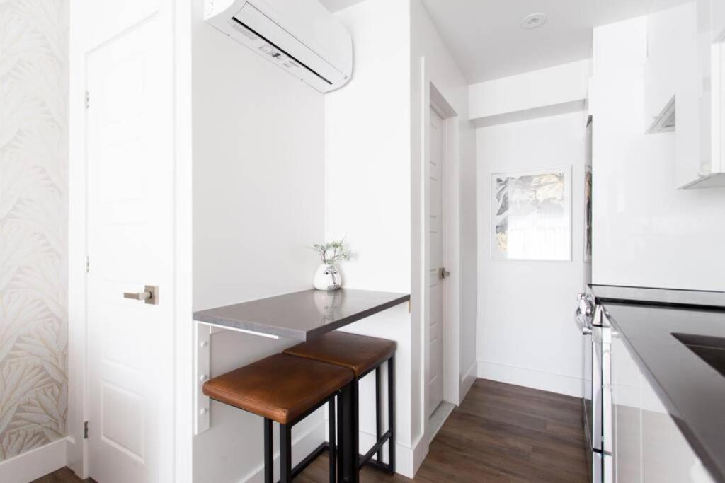 Wonderful Studio In Little Italy With Full Bath By Den Stays Montreal Ngoại thất bức ảnh