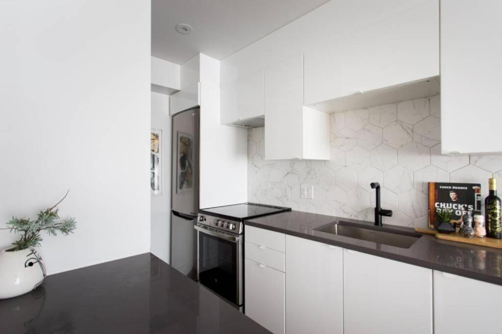 Wonderful Studio In Little Italy With Full Bath By Den Stays Montreal Ngoại thất bức ảnh