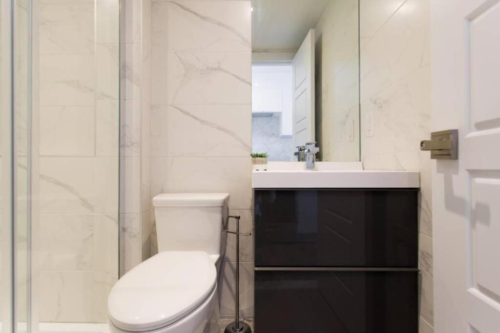 Wonderful Studio In Little Italy With Full Bath By Den Stays Montreal Ngoại thất bức ảnh
